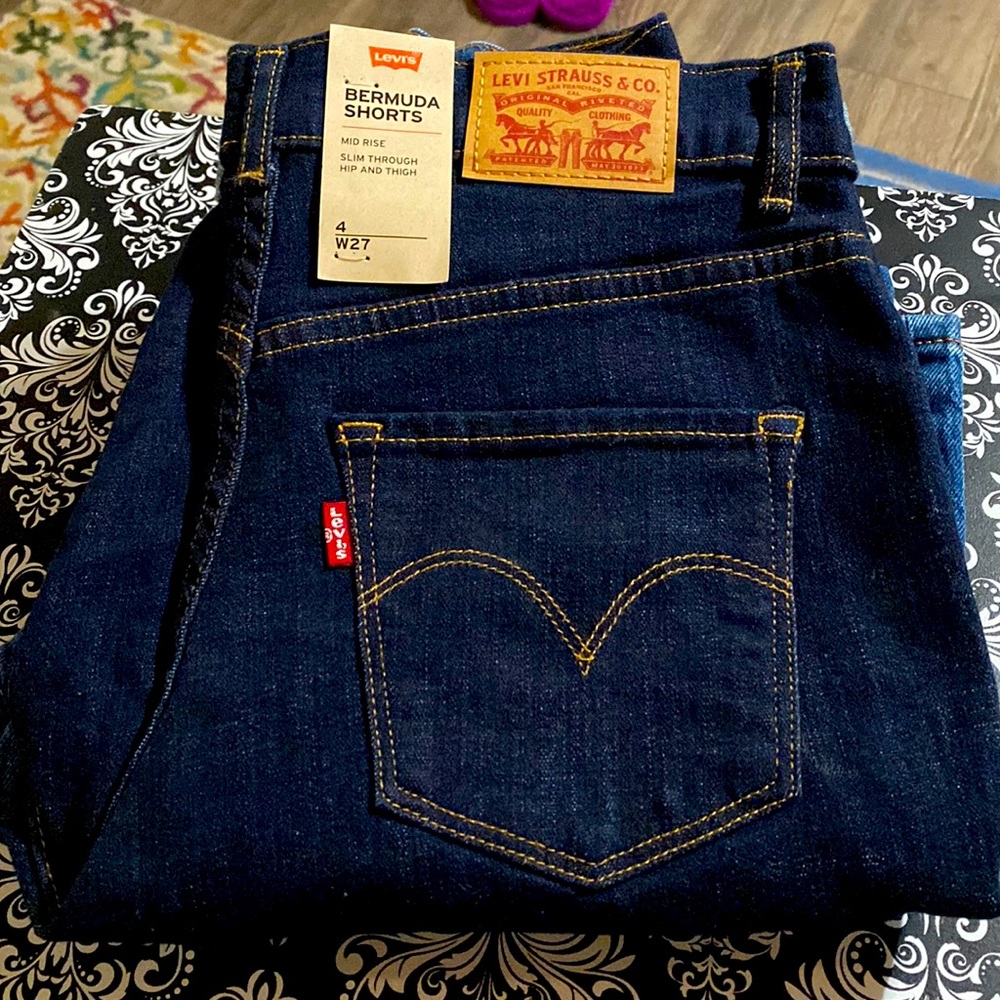 Bermuda Shorts Size 4/27 Levi